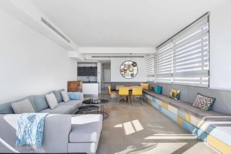 Peaceful Terrace By Five * Tel Aviv